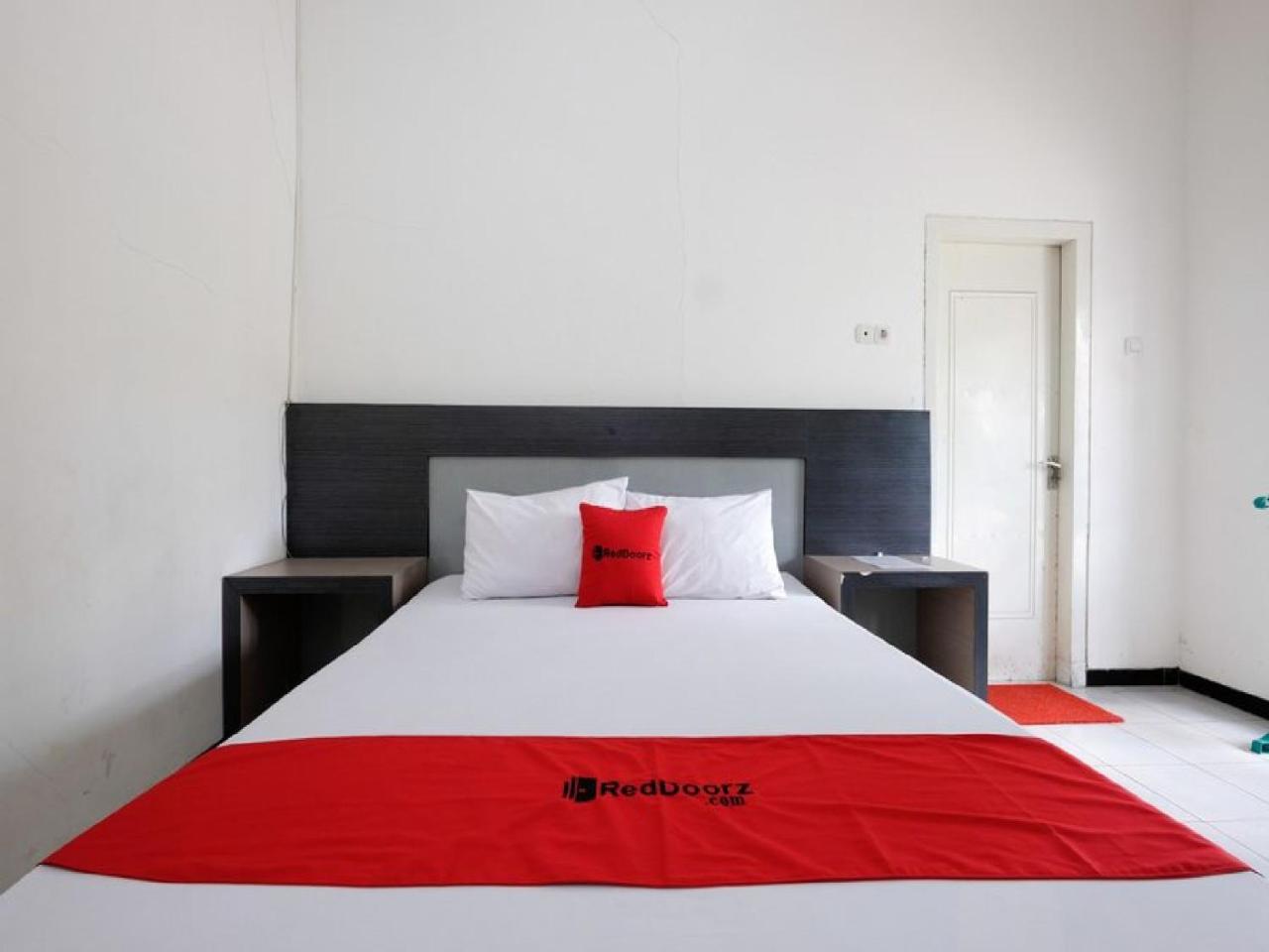 Reddoorz Near Moro Mall Пурвокерто Екстериор снимка