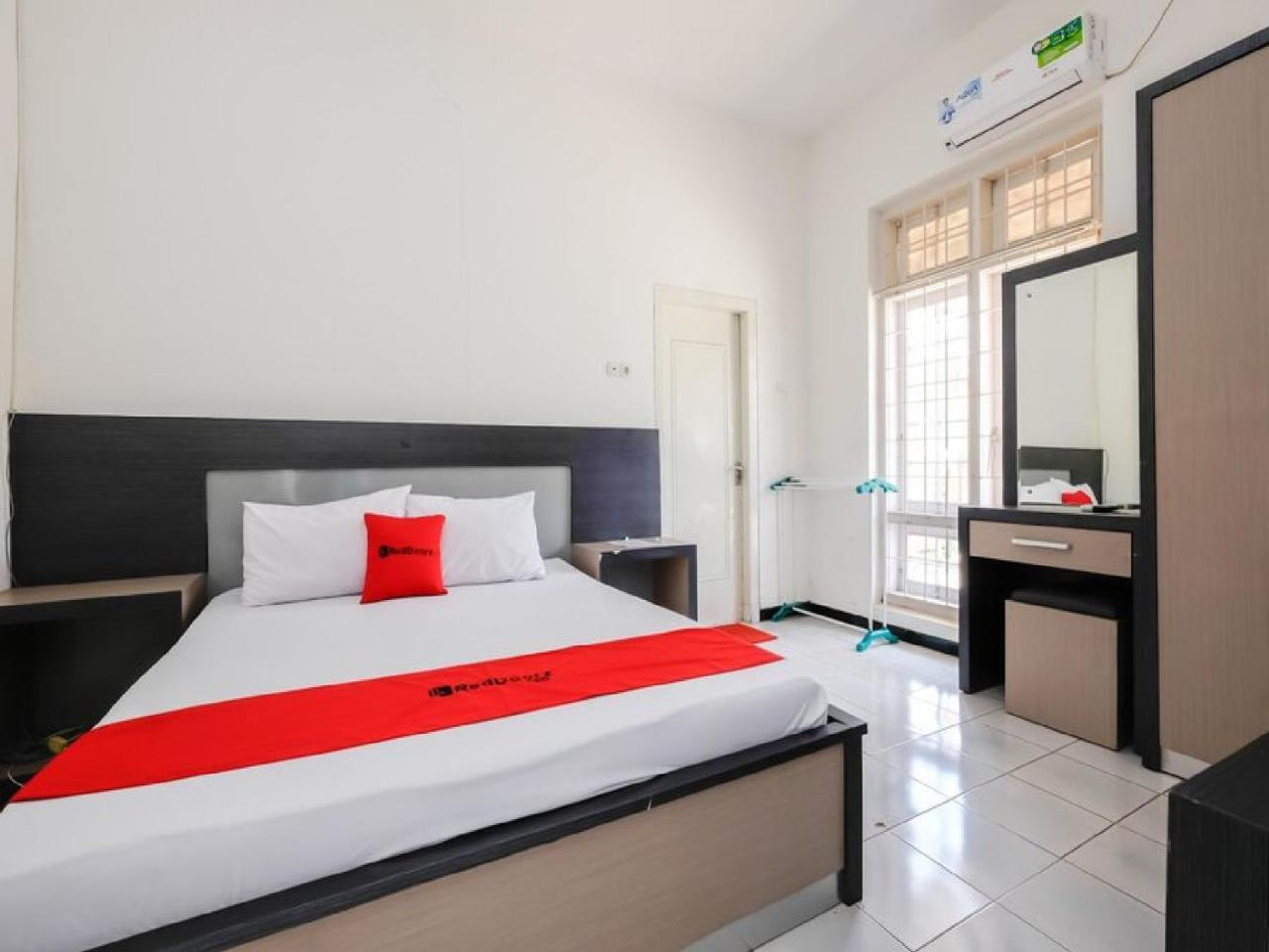 Reddoorz Near Moro Mall Пурвокерто Екстериор снимка
