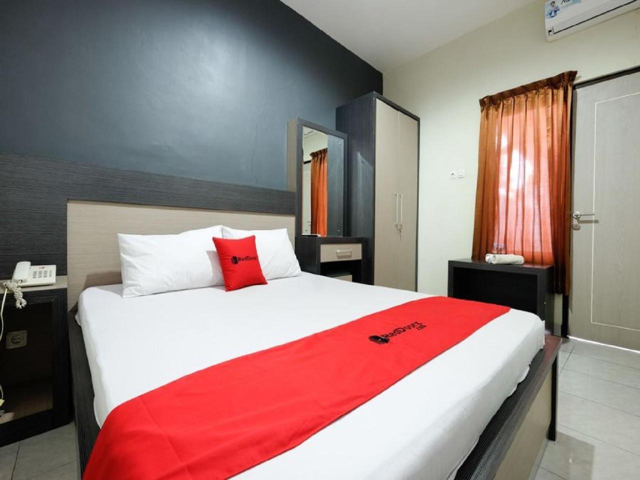 Reddoorz Near Moro Mall Пурвокерто Екстериор снимка