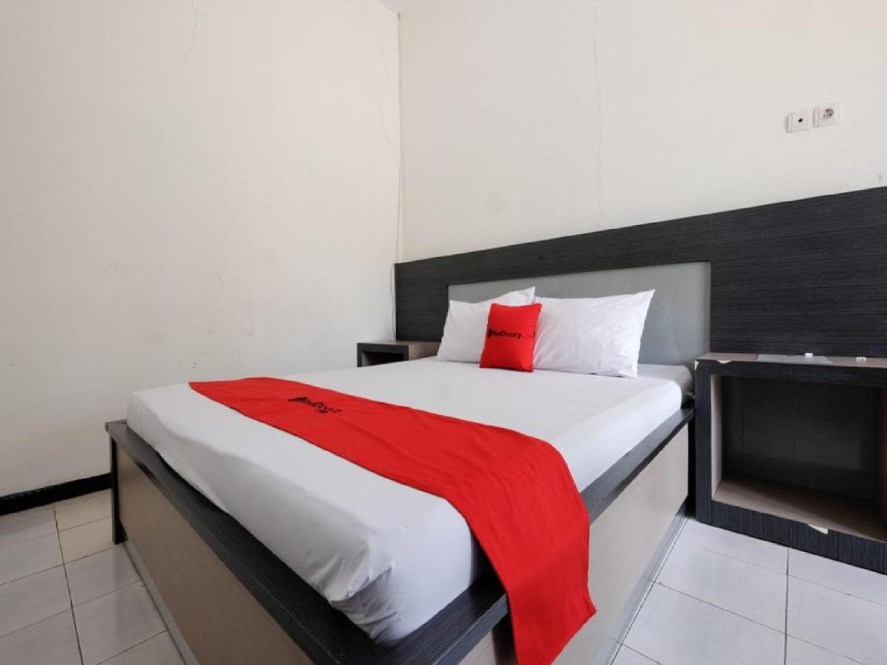 Reddoorz Near Moro Mall Пурвокерто Екстериор снимка