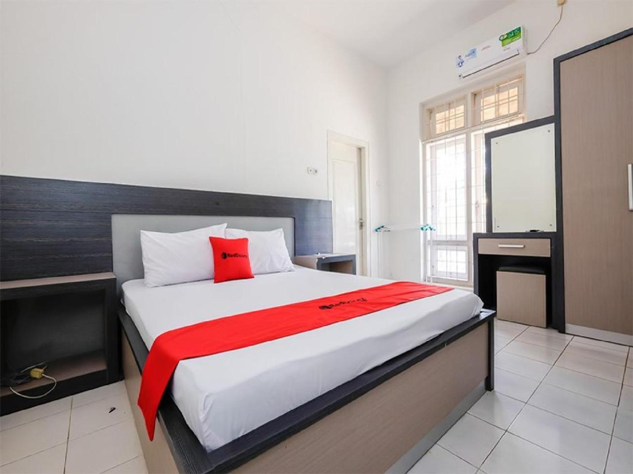 Reddoorz Near Moro Mall Пурвокерто Екстериор снимка